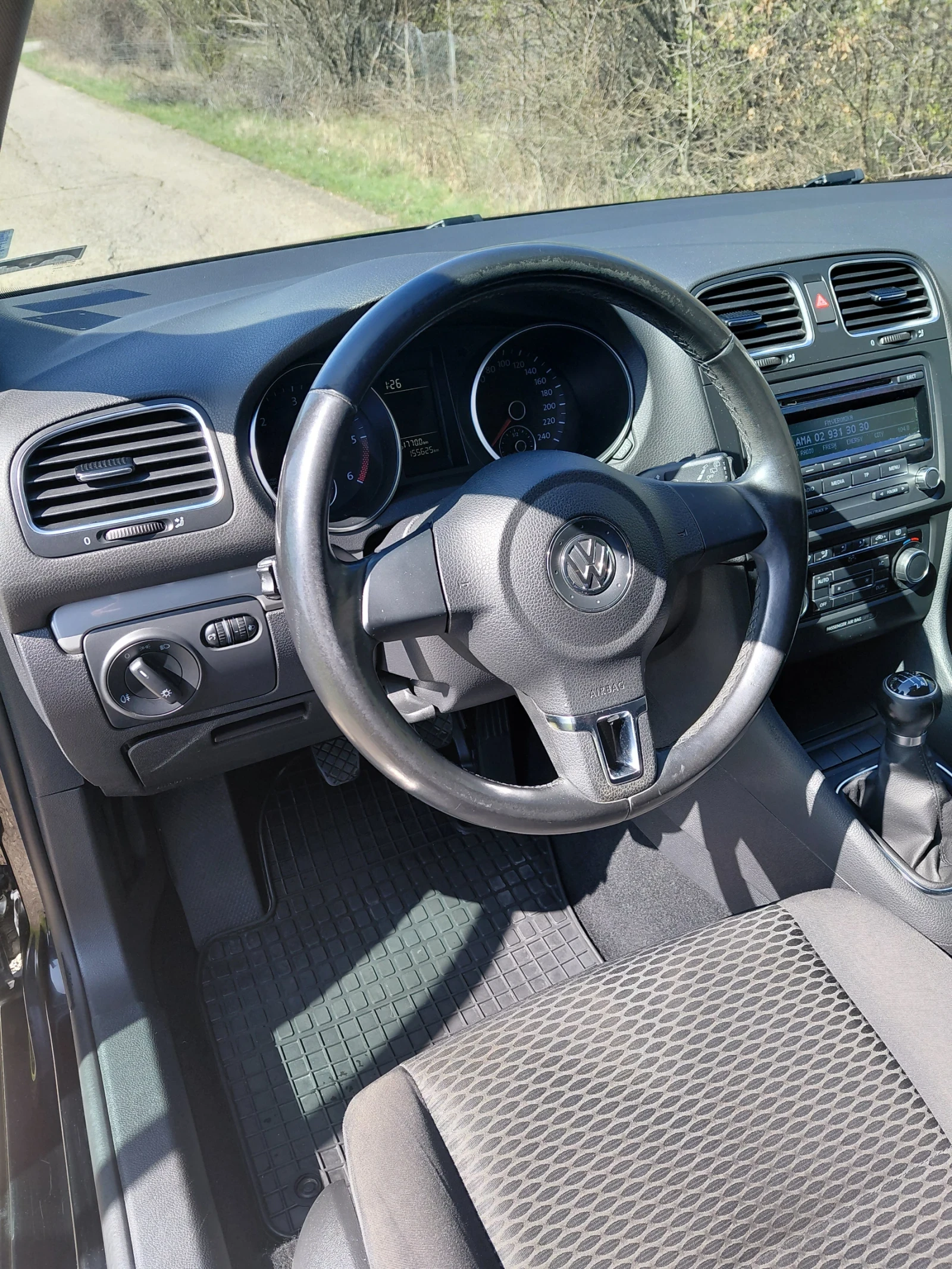 VW Golf 1.6 TDI, снимка 7 - Автомобили и джипове - 54225062