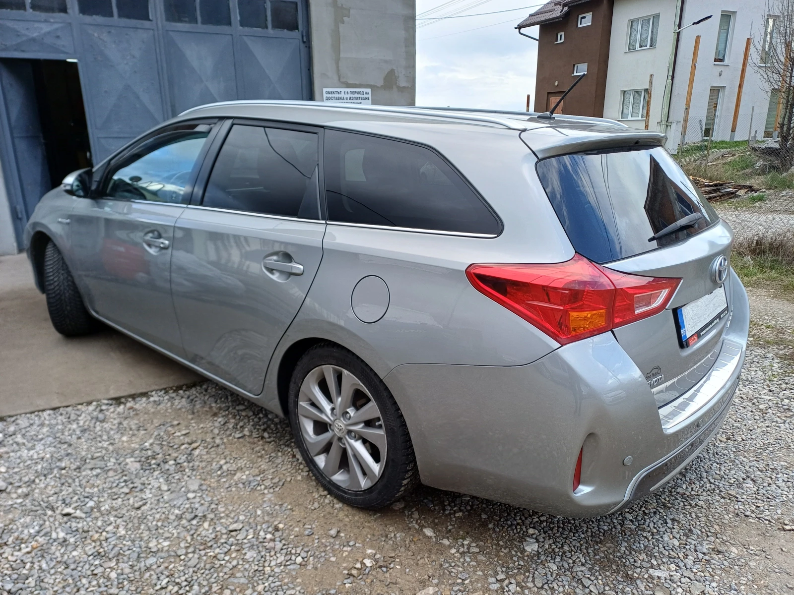 Toyota Auris 1.8 HYBRID, снимка 4 - Автомобили и джипове - 54227170