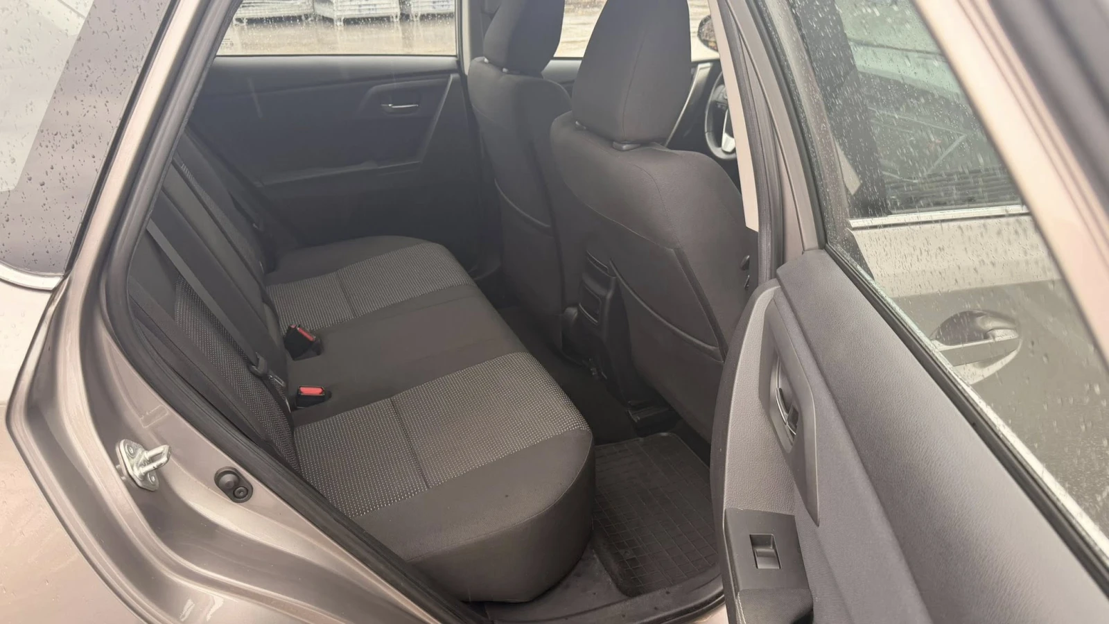 Toyota Auris 1.6 БЕНЗИН  EURO5, снимка 11 - Автомобили и джипове - 54477101