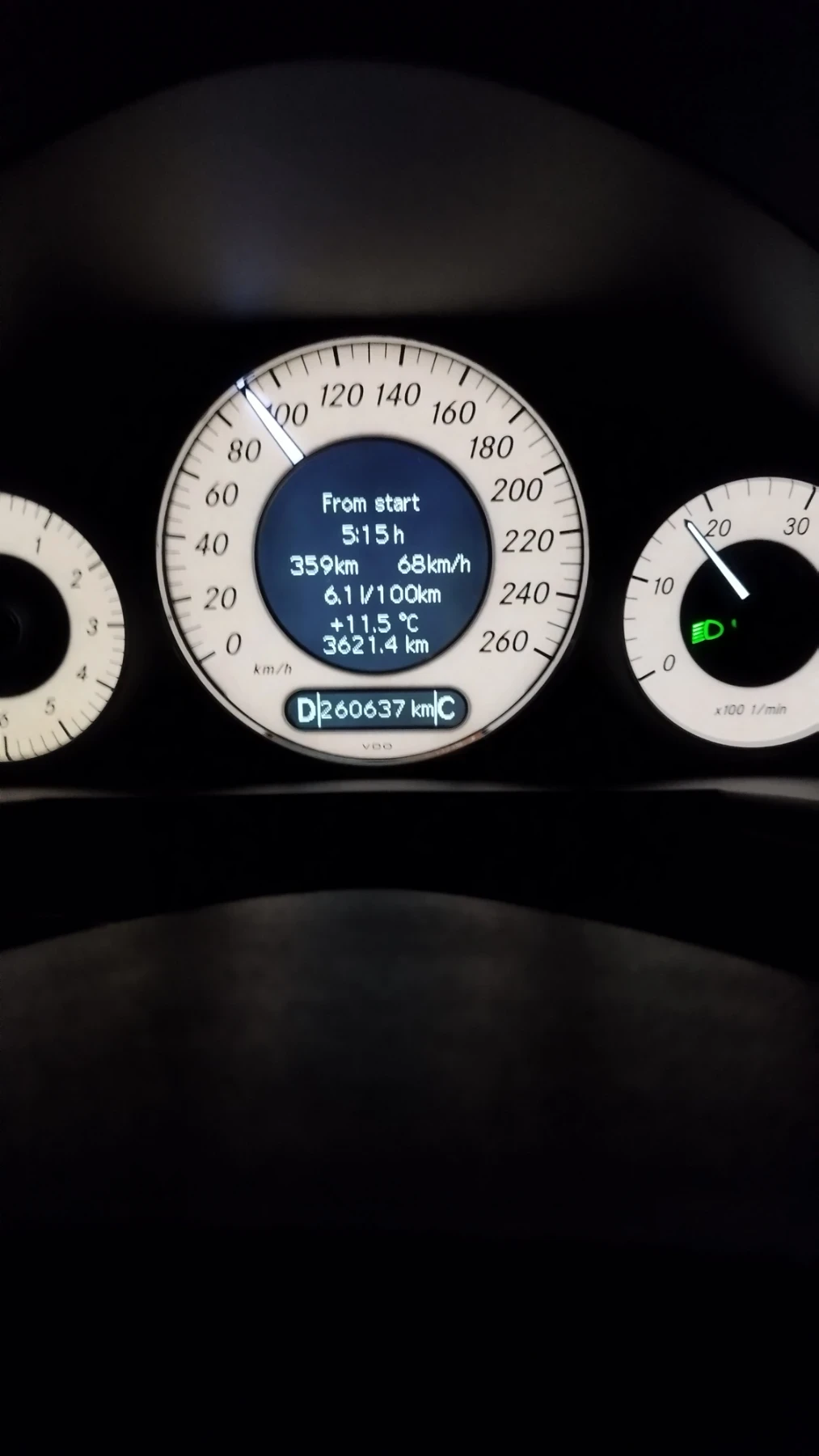 Mercedes-Benz E 220 E 220 CDI AVANTGARDE, снимка 11 - Автомобили и джипове - 54853763