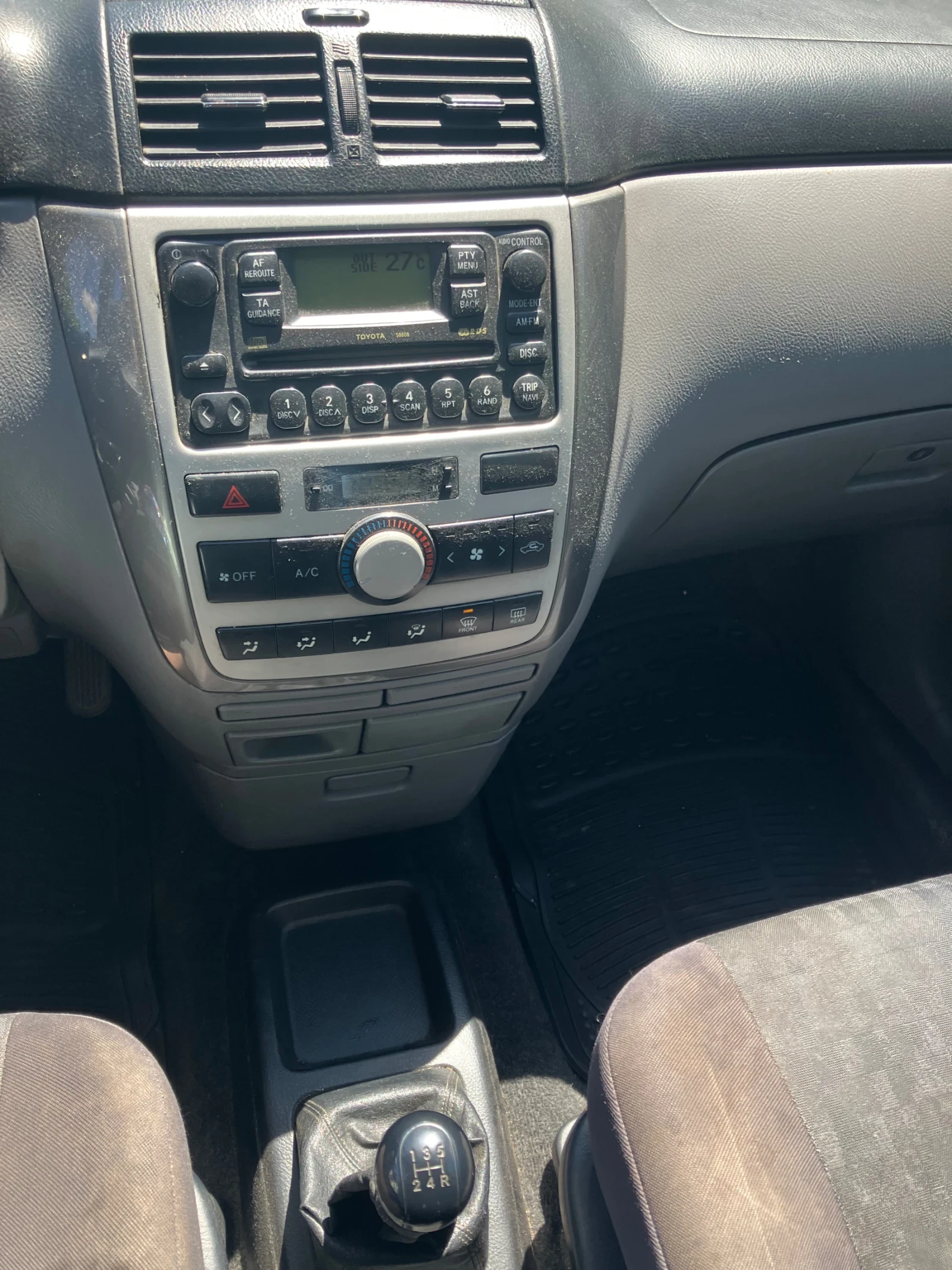 Toyota Avensis verso D4D, снимка 12 - Автомобили и джипове - 54901417