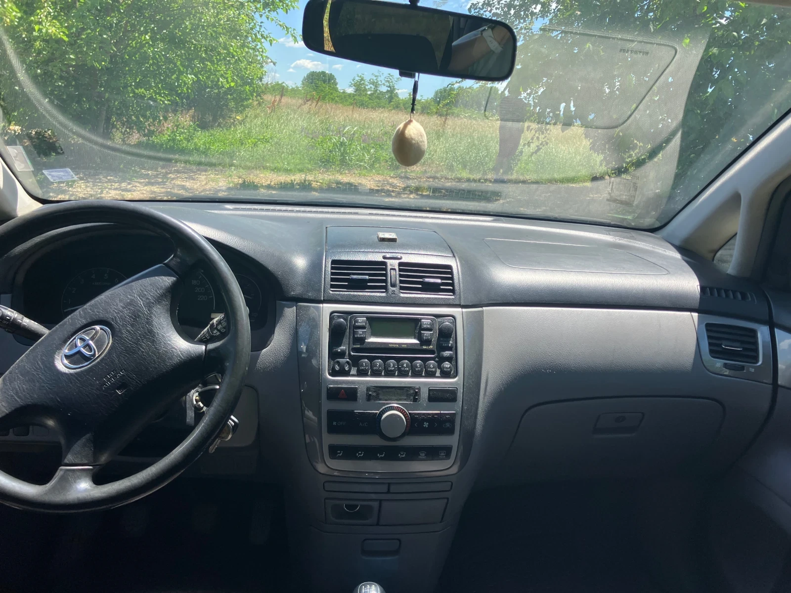 Toyota Avensis verso D4D, снимка 8 - Автомобили и джипове - 54901417