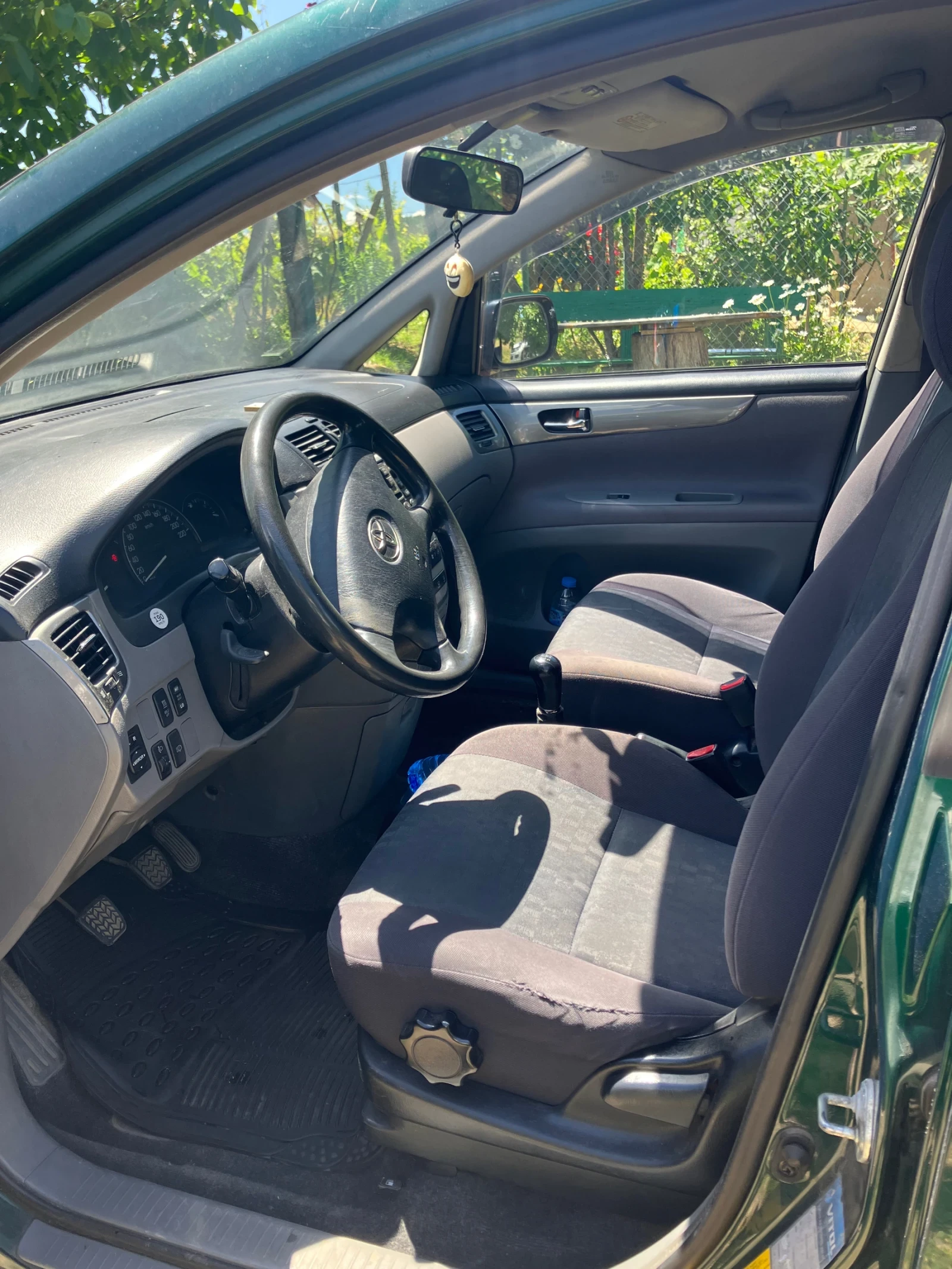Toyota Avensis verso D4D, снимка 10 - Автомобили и джипове - 54901417
