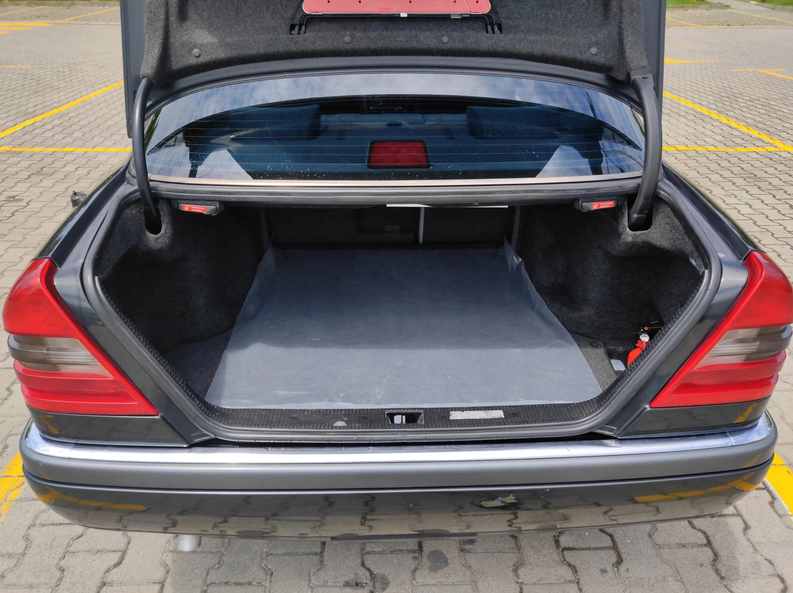 Mercedes-Benz C 220 Elegance, снимка 15 - Автомобили и джипове - 54928377