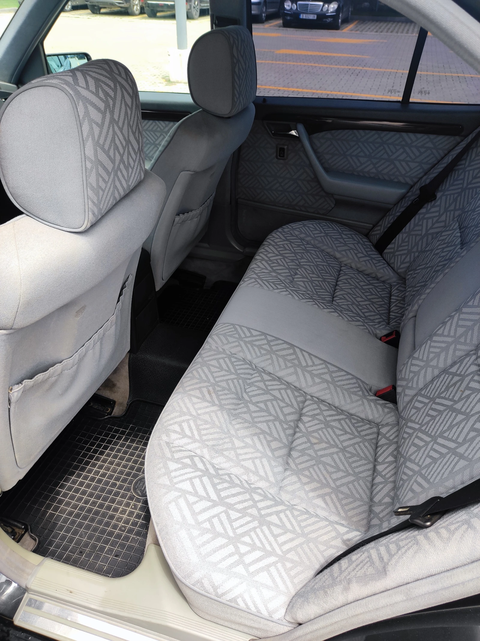 Mercedes-Benz C 220 Elegance, снимка 13 - Автомобили и джипове - 54928377