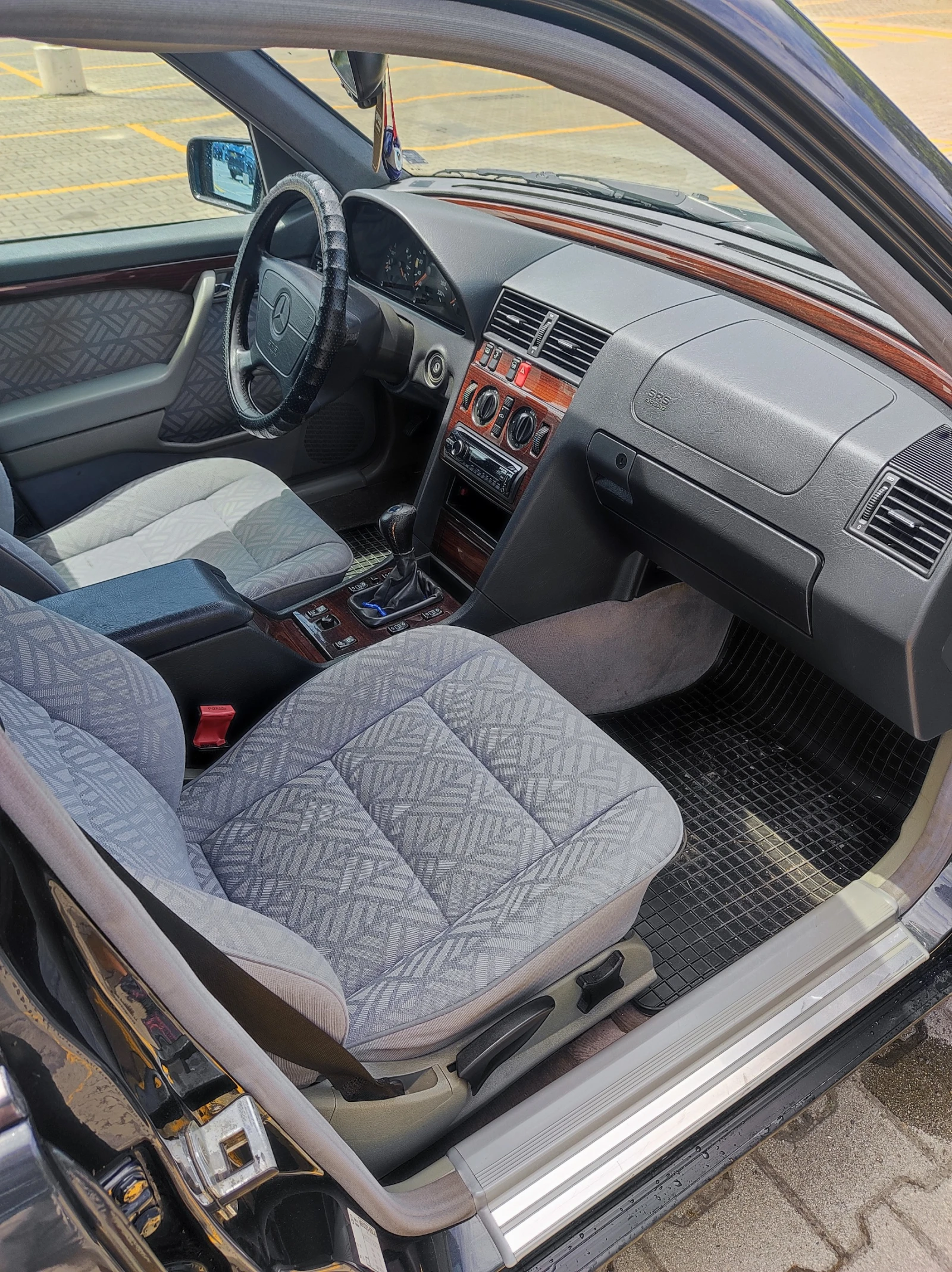 Mercedes-Benz C 220 Elegance, снимка 11 - Автомобили и джипове - 54928377