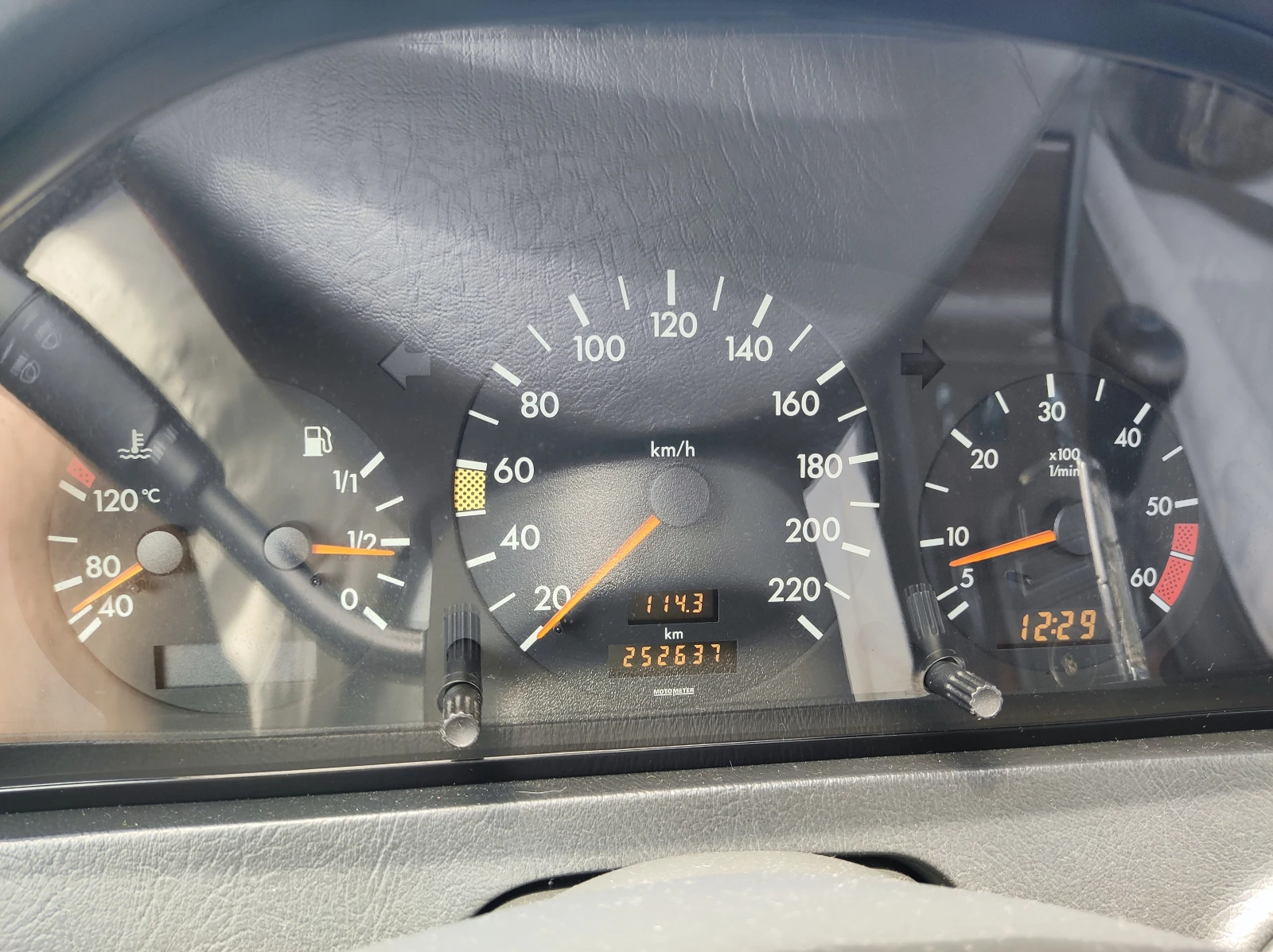Mercedes-Benz C 220 Elegance, снимка 17 - Автомобили и джипове - 54928377