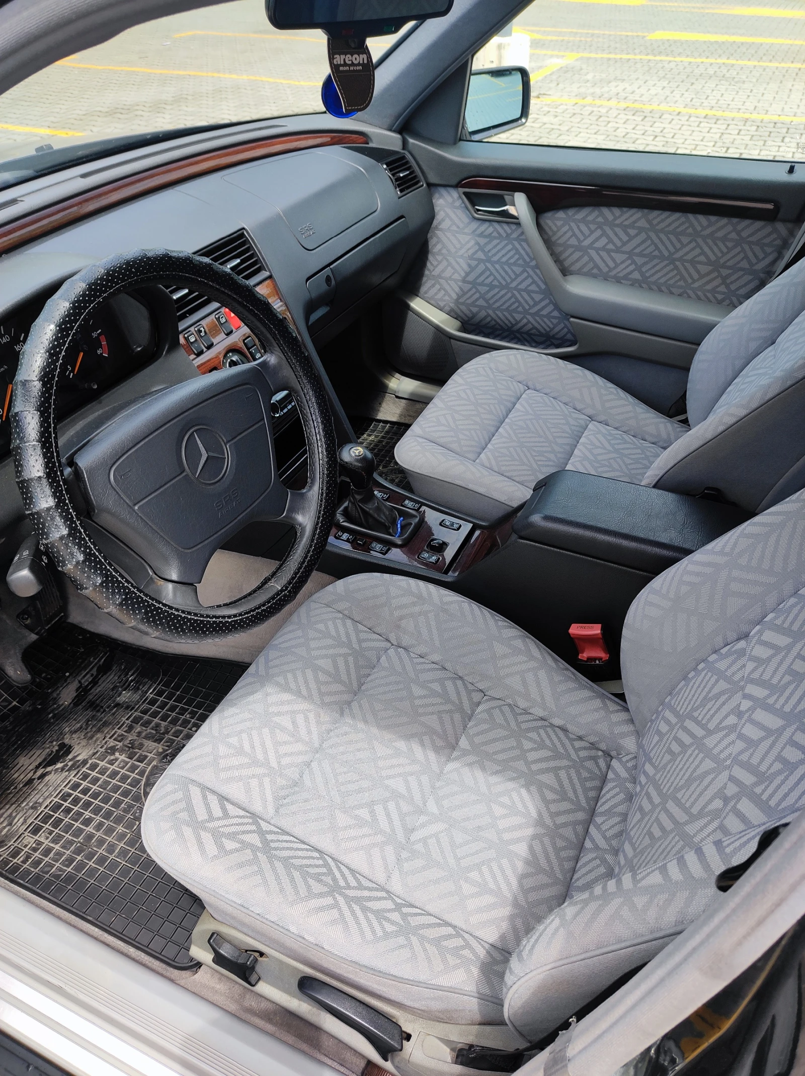 Mercedes-Benz C 220 Elegance, снимка 10 - Автомобили и джипове - 54928377