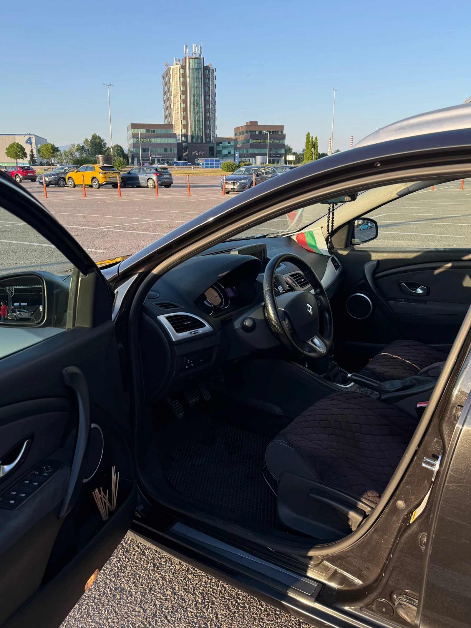 Renault Megane 1.5 dci, снимка 10 - Автомобили и джипове - 55162251
