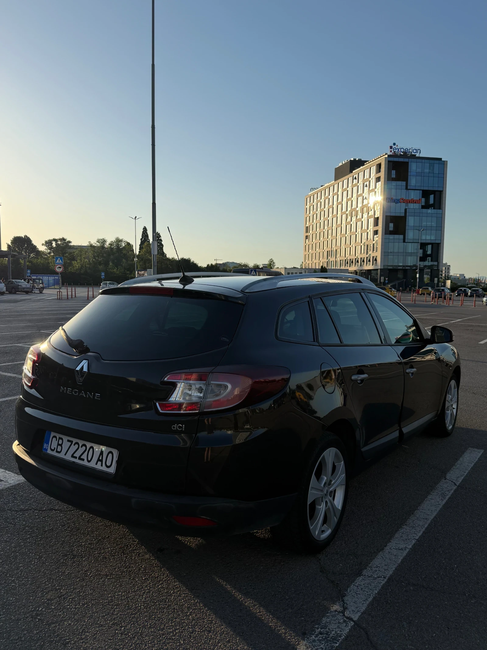 Renault Megane 1.5 dci, снимка 4 - Автомобили и джипове - 55162251