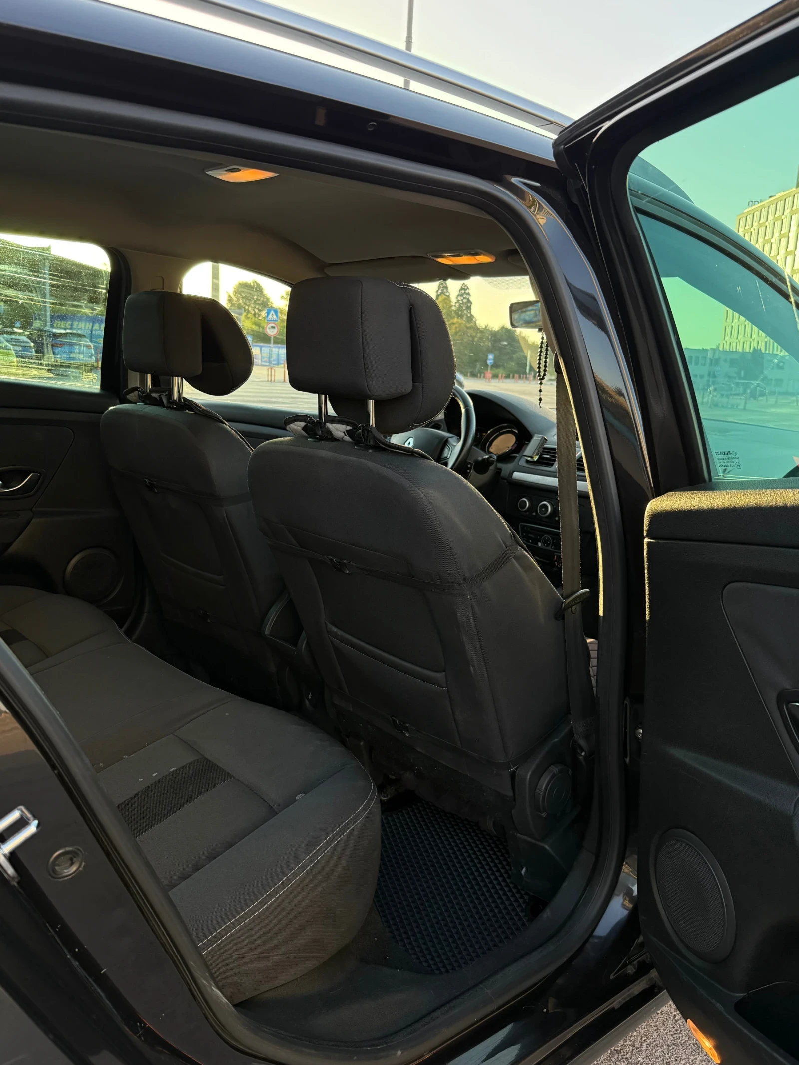 Renault Megane 1.5 dci, снимка 11 - Автомобили и джипове - 55162251