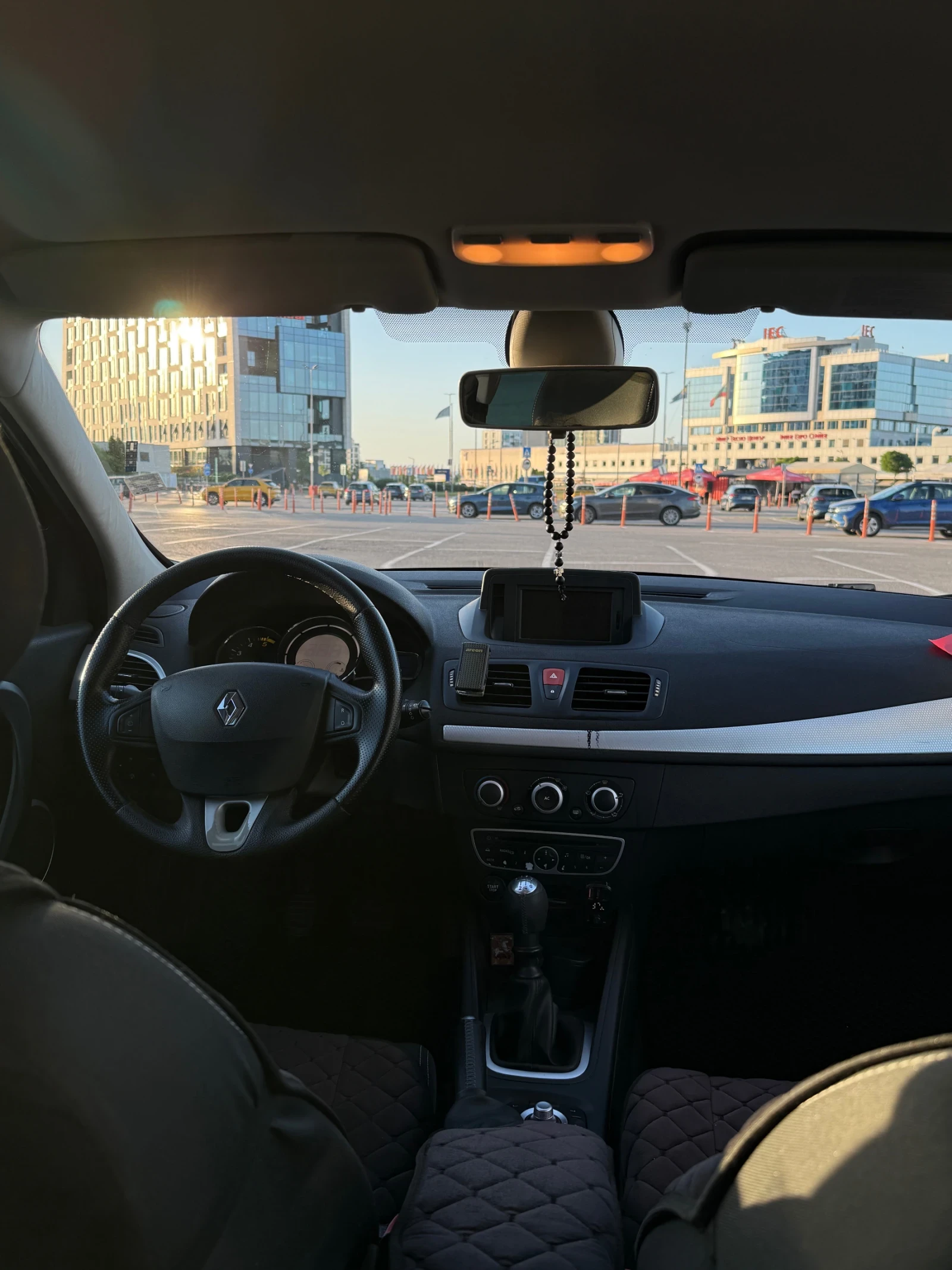 Renault Megane 1.5 dci, снимка 9 - Автомобили и джипове - 55162251