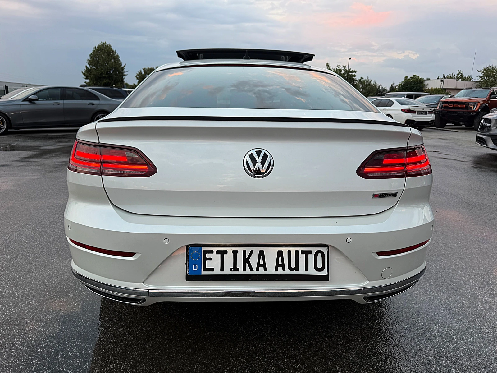 VW Arteon R Line-240k.c-4x4-Panorama-Distronik-Led-Bixenon-!, снимка 7 - Автомобили и джипове - 55568512