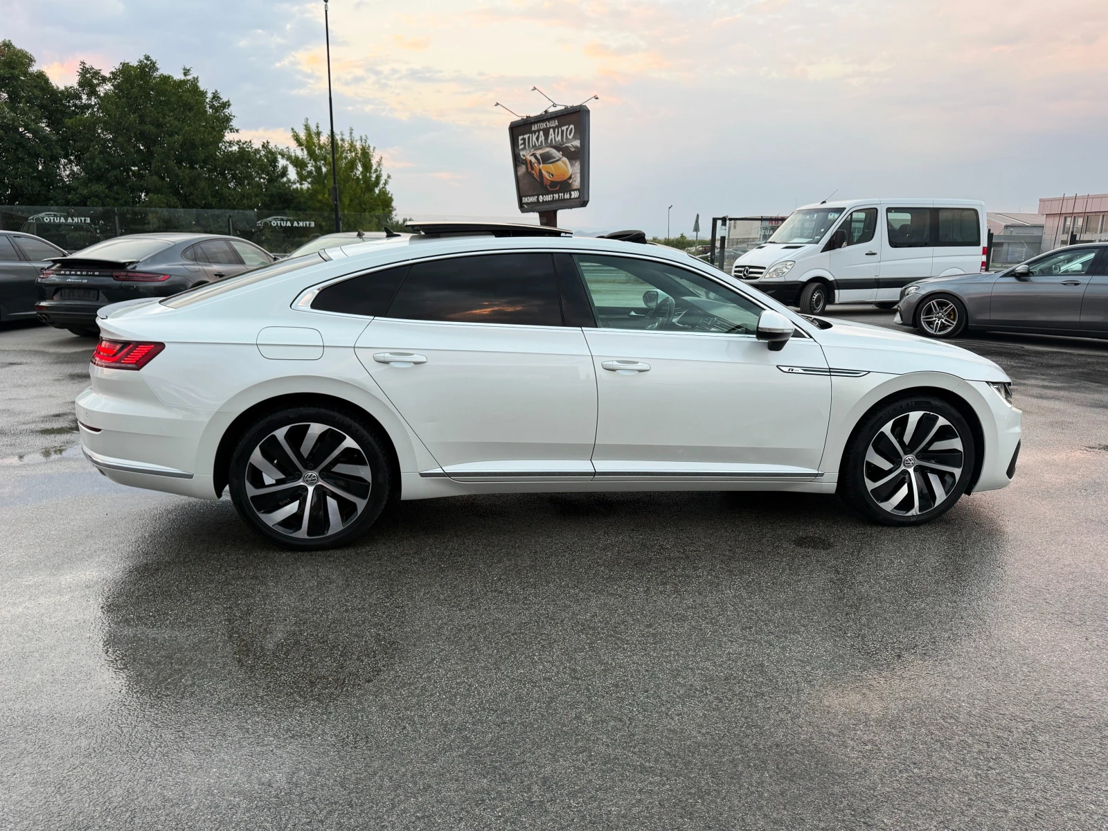 VW Arteon R Line-240k.c-4x4-Panorama-Distronik-Led-Bixenon-!, снимка 8 - Автомобили и джипове - 55568512