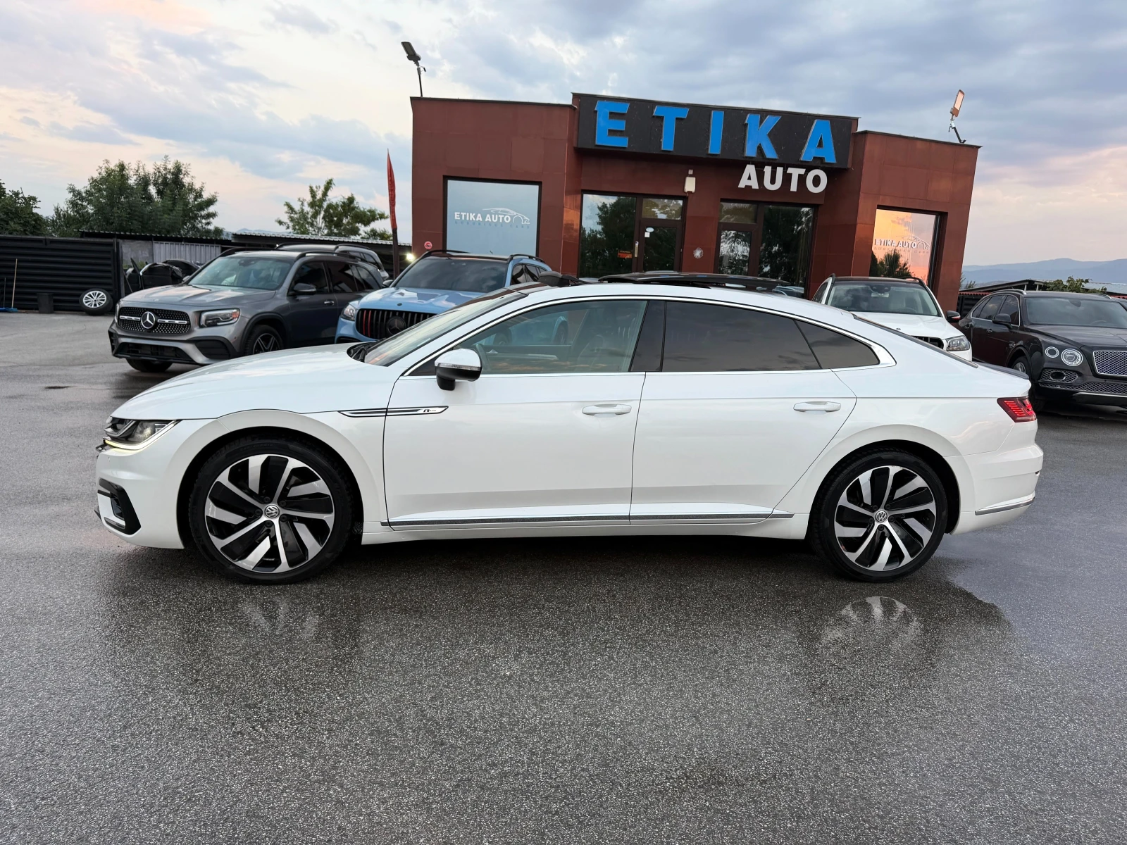 VW Arteon R Line-240k.c-4x4-Panorama-Distronik-Led-Bixenon-!, снимка 6 - Автомобили и джипове - 55568512