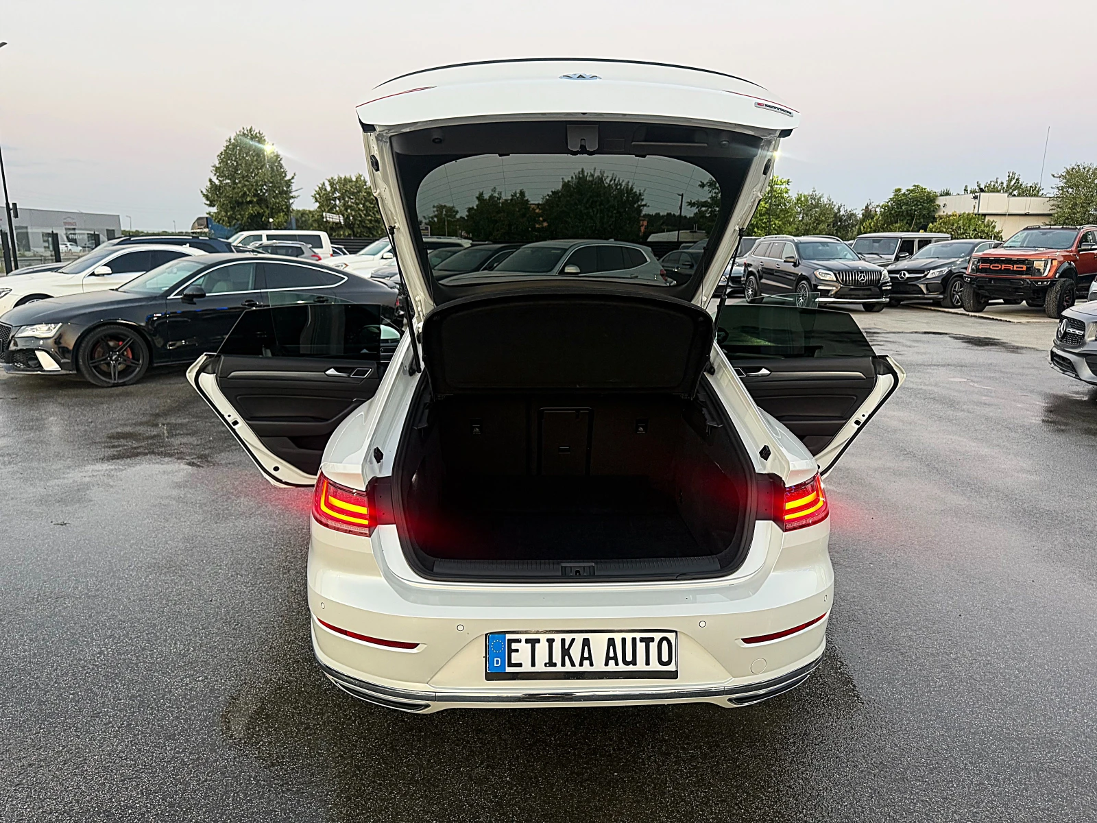 VW Arteon R Line-240k.c-4x4-Panorama-Distronik-Led-Bixenon-!, снимка 15 - Автомобили и джипове - 55568512