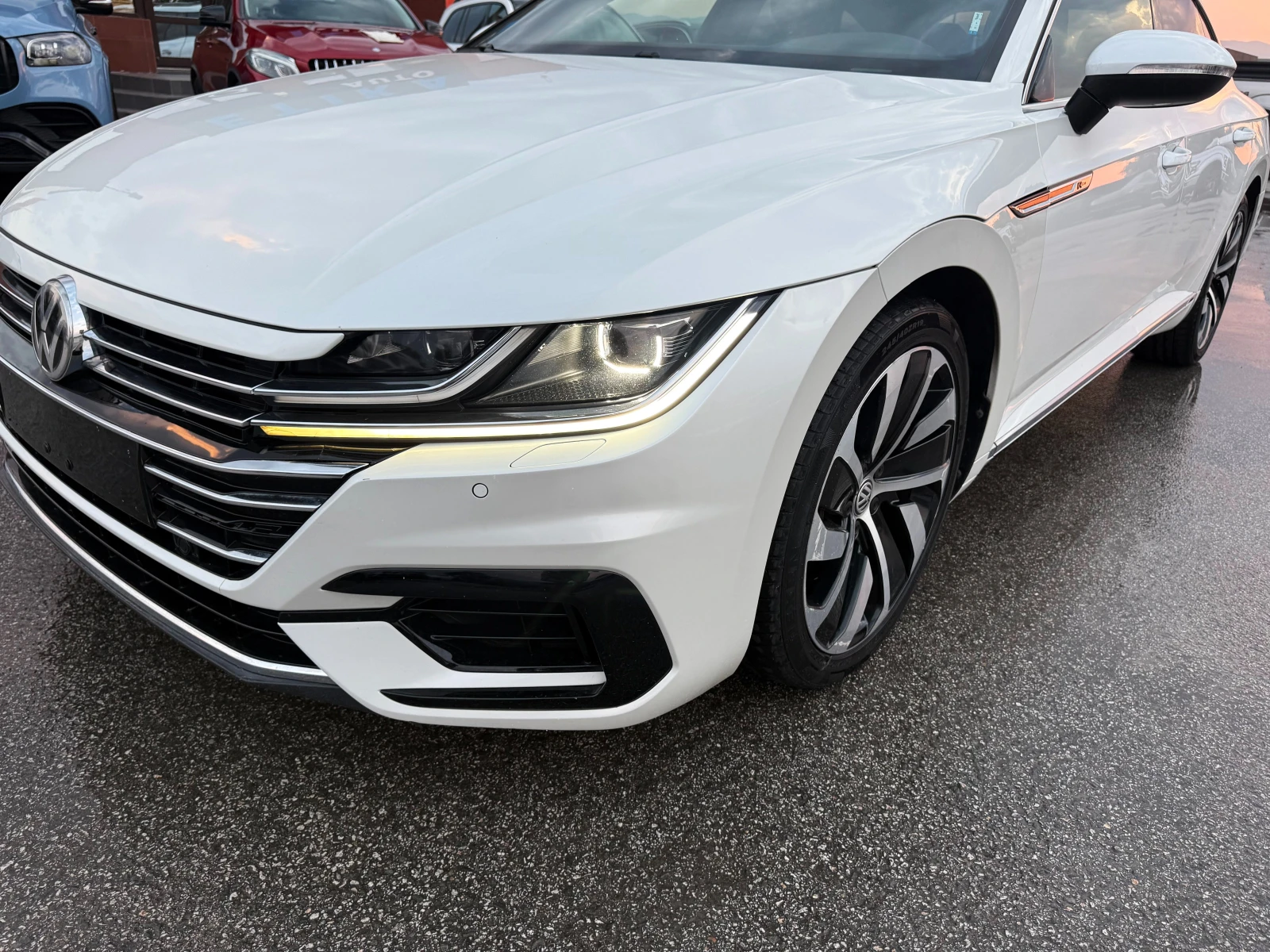 VW Arteon R Line-240k.c-4x4-Panorama-Distronik-Led-Bixenon-!, снимка 5 - Автомобили и джипове - 55568512