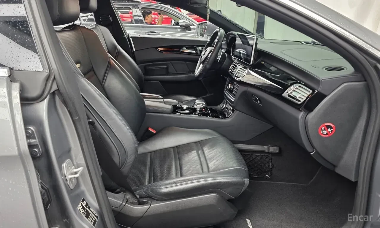 Mercedes-Benz CLS 63 AMG HARMON* KARDON* ОБДУХВАНЕ* ПАНОРАМА* МАСАЖ* КЕЙЛЕС, снимка 13 - Автомобили и джипове - 55694060