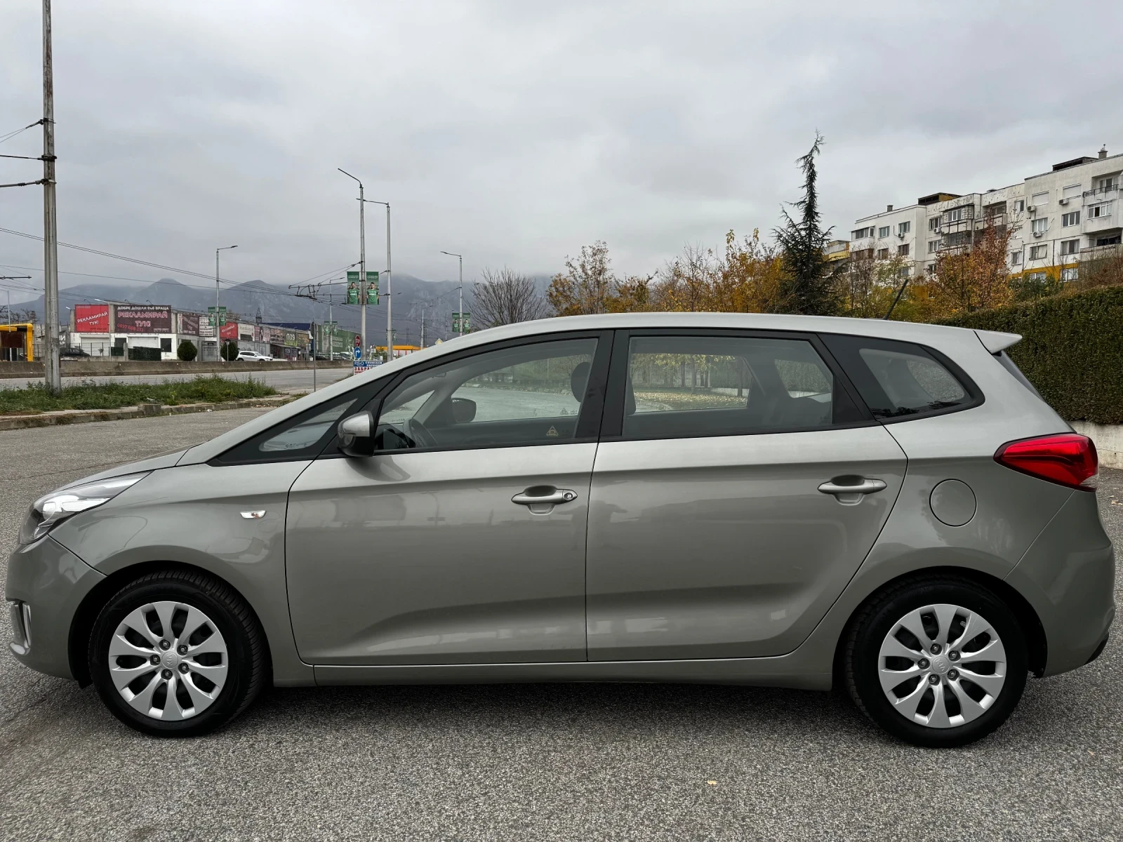 Kia Carens, снимка 3 - Автомобили и джипове - 56024487