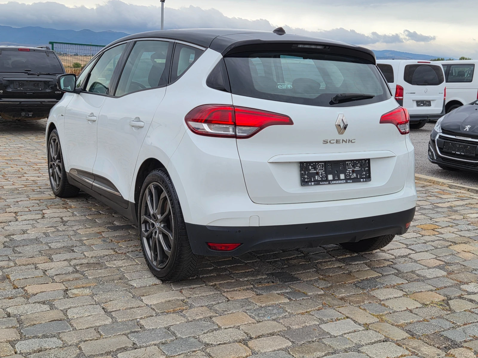 Renault Scenic 1.3TCE 116кс ЕВРО 6, снимка 8 - Автомобили и джипове - 56234181