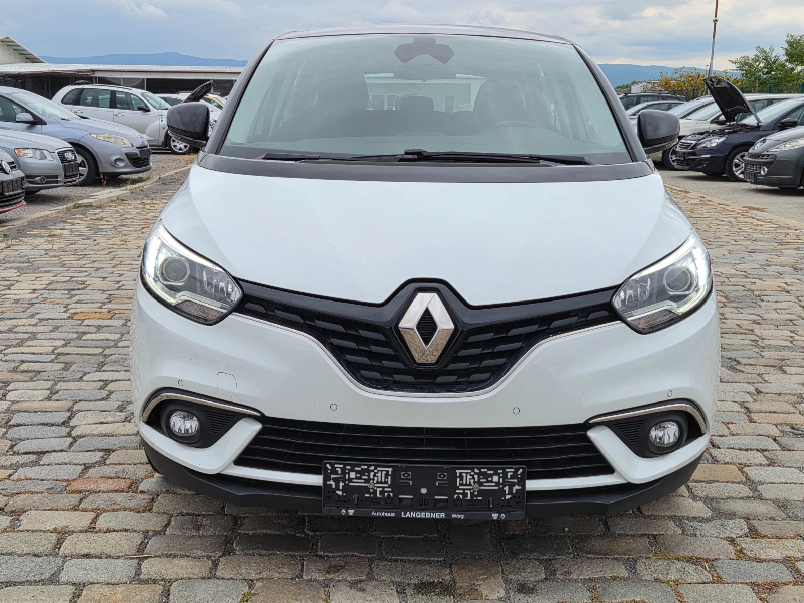 Renault Scenic 1.3TCE 116кс ЕВРО 6, снимка 2 - Автомобили и джипове - 56234181