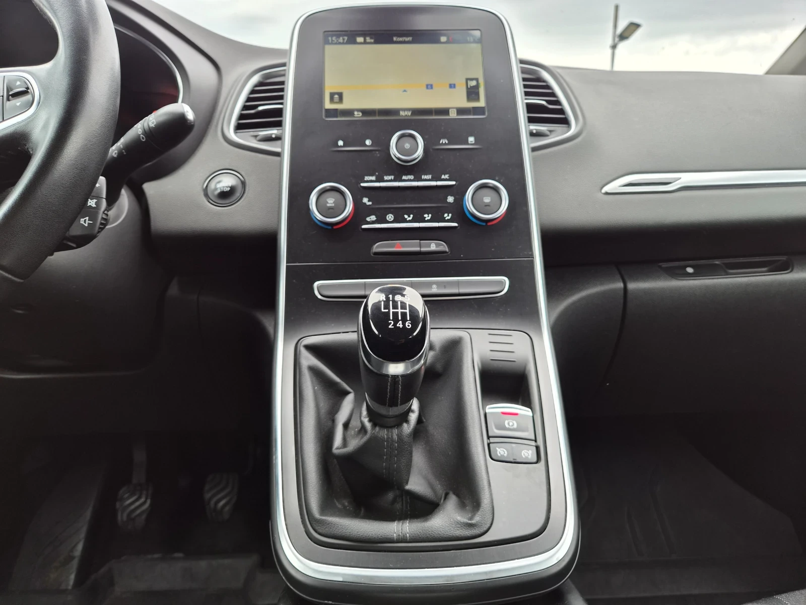 Renault Scenic 1.3TCE 116кс ЕВРО 6, снимка 14 - Автомобили и джипове - 56234181