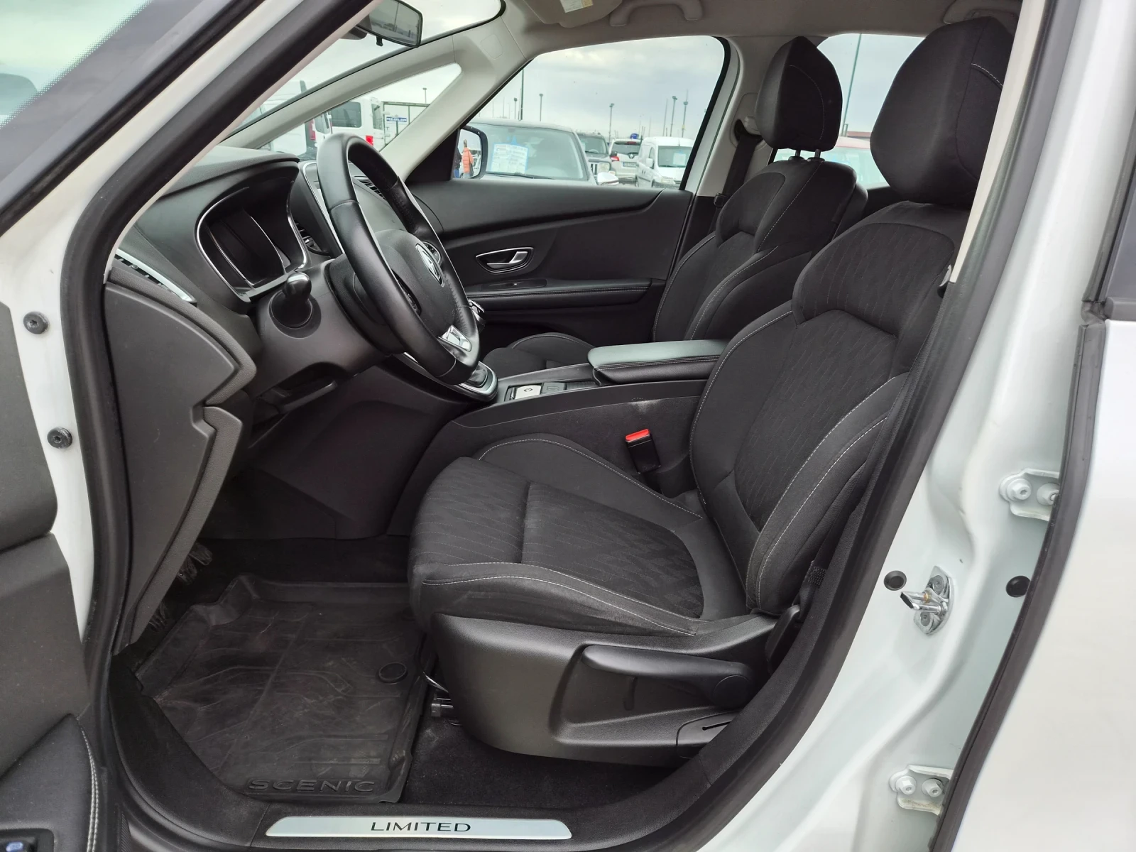 Renault Scenic 1.3TCE 116кс ЕВРО 6, снимка 10 - Автомобили и джипове - 56234181