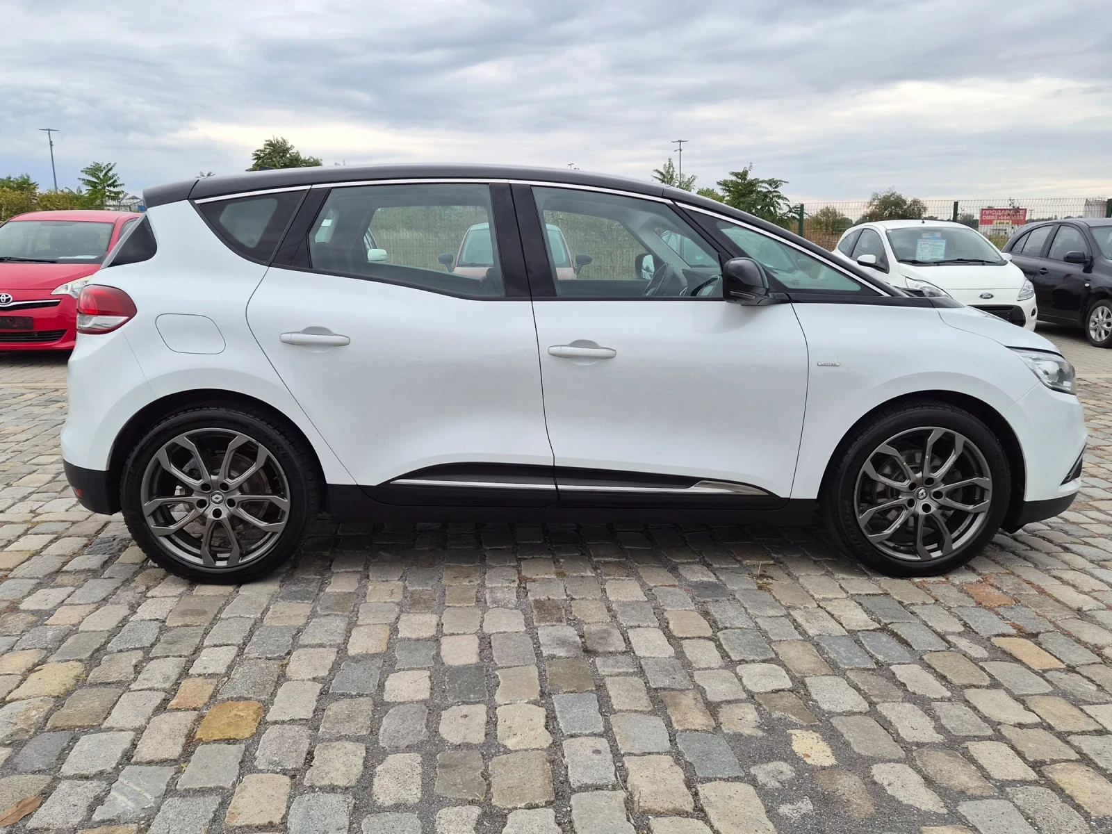 Renault Scenic 1.3TCE 116кс ЕВРО 6, снимка 5 - Автомобили и джипове - 56234181