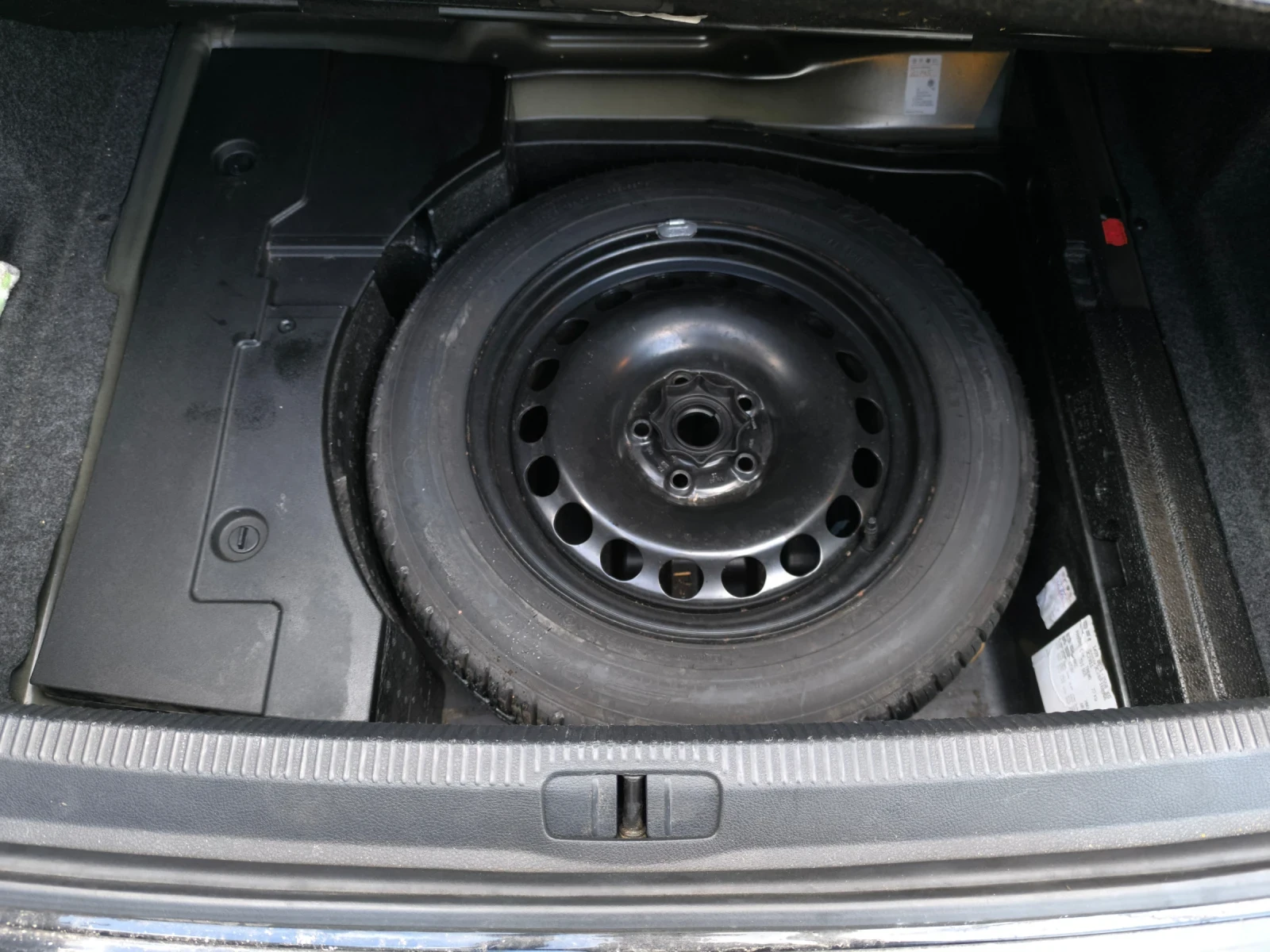 VW Passat 1.9 TDI, снимка 12 - Автомобили и джипове - 56643184