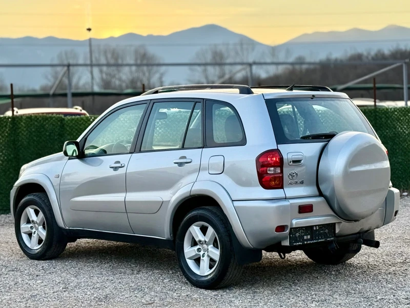 Toyota Rav4 2.0D-4D, снимка 7 - Автомобили и джипове - 48984994