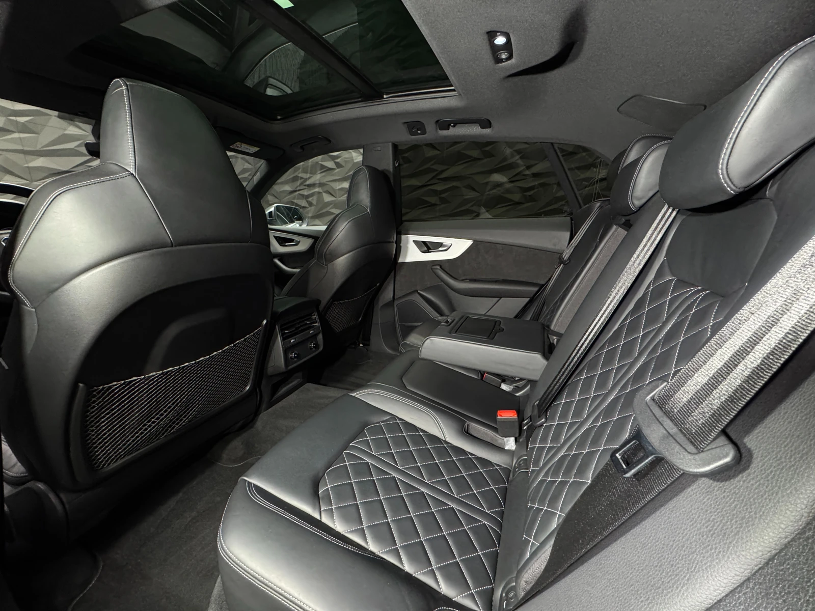 Audi SQ8 Quattro B&O* Подгрев* Pano* Camera - изображение 8