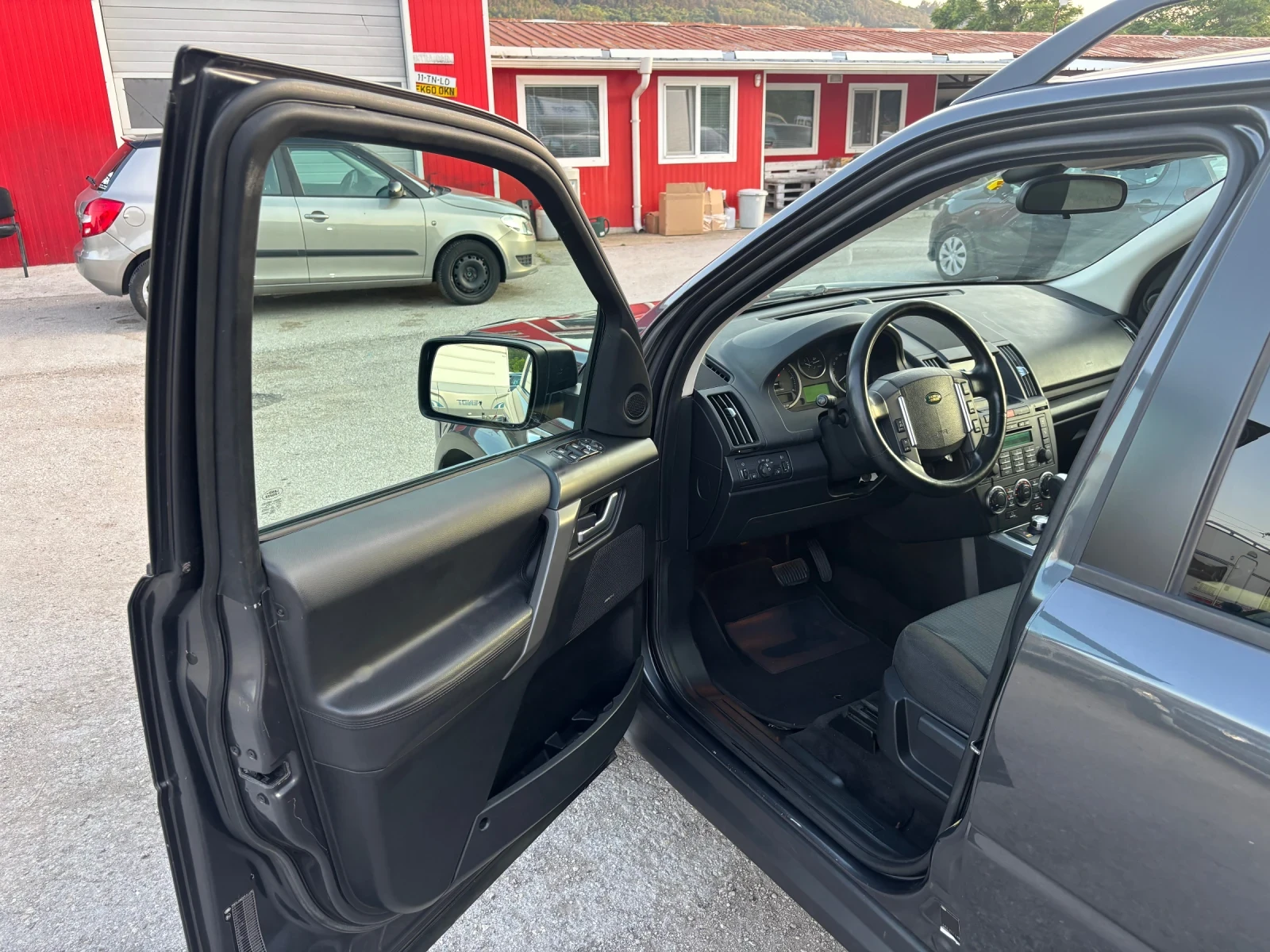 Land Rover Freelander 2.2 D= NAVI= AVTOMAT - изображение 10