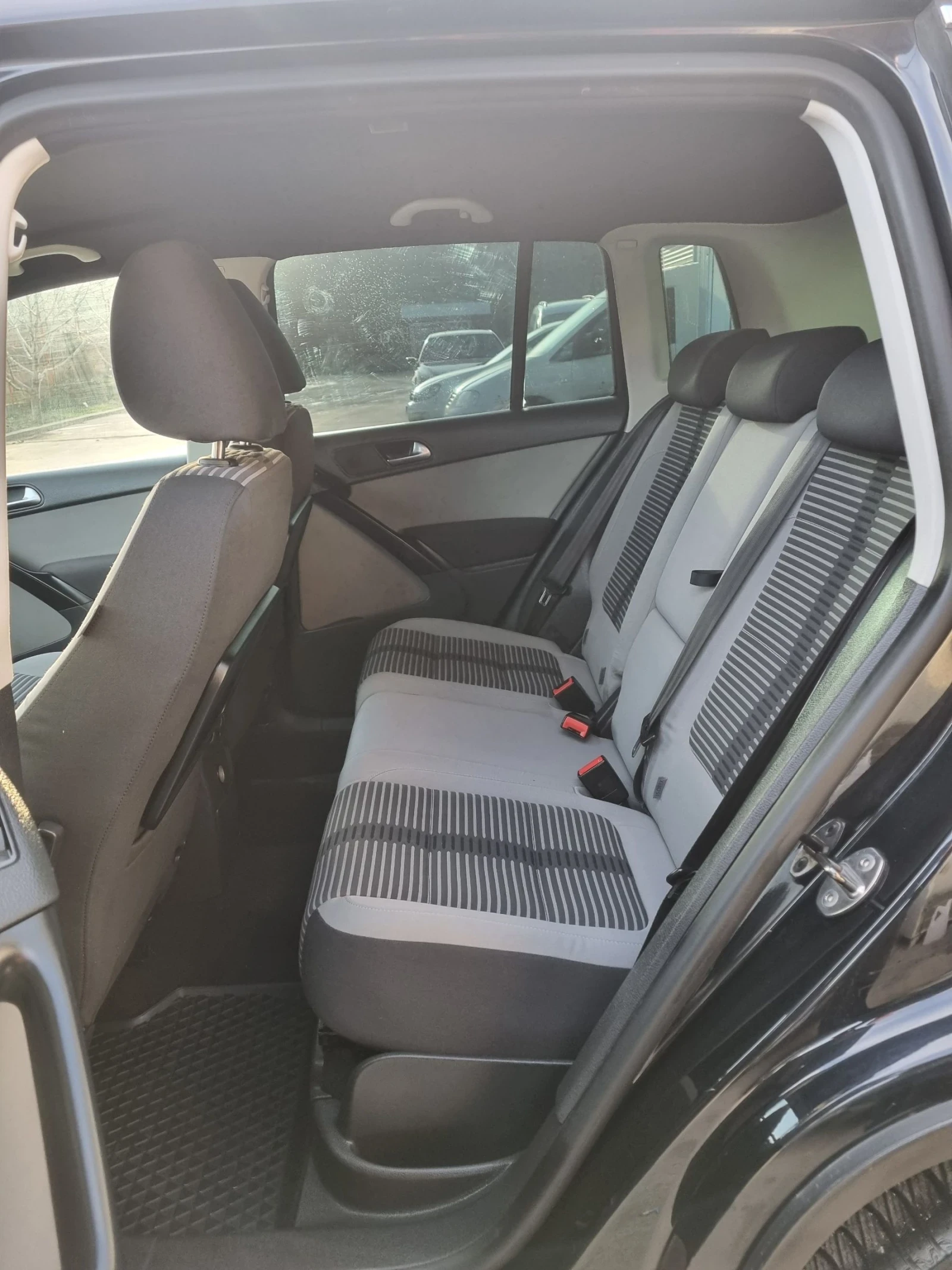 VW Tiguan 2.0tdi 140к.с DSG Автомат, Led фарове, снимка 12 - Автомобили и джипове - 53782792