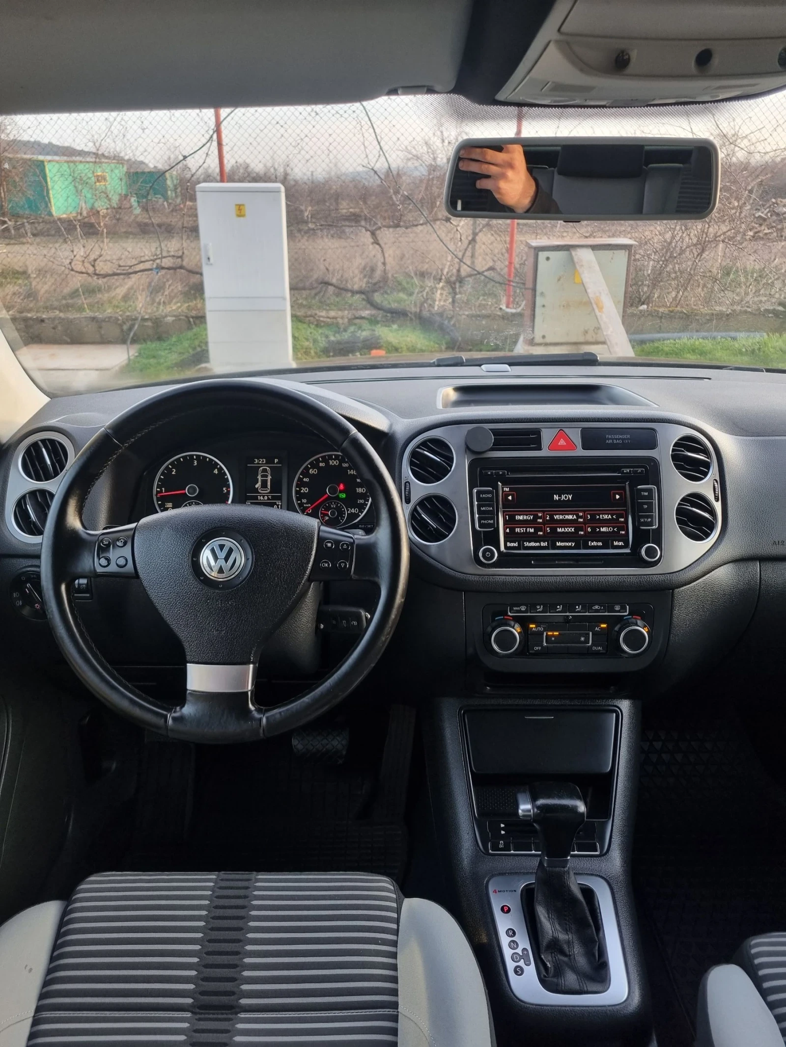VW Tiguan 2.0tdi 140к.с DSG Автомат, Led фарове, снимка 14 - Автомобили и джипове - 53782792