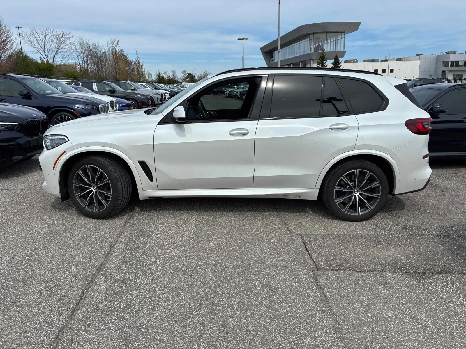 BMW X5 ДИСТРОНИК * LASER * HARMAN KARDON * SWAROVSKI, снимка 2 - Автомобили и джипове - 54556657