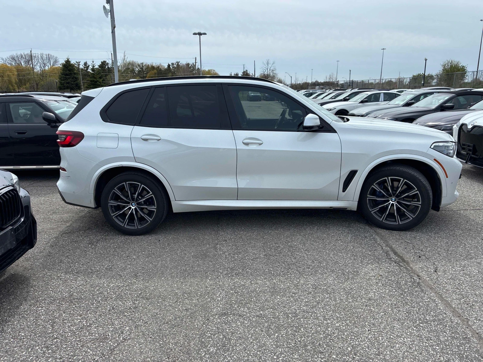 BMW X5 ДИСТРОНИК * LASER * HARMAN KARDON * SWAROVSKI, снимка 3 - Автомобили и джипове - 54556657