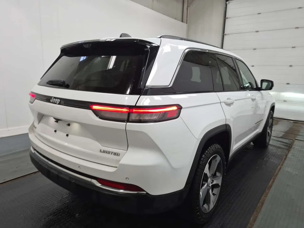 Jeep Grand cherokee * LIMITED * 360КАМ* ДИСТРОНИК* ОБДУХВАНЕ* ПАНОРАМА, снимка 3 - Автомобили и джипове - 54818875