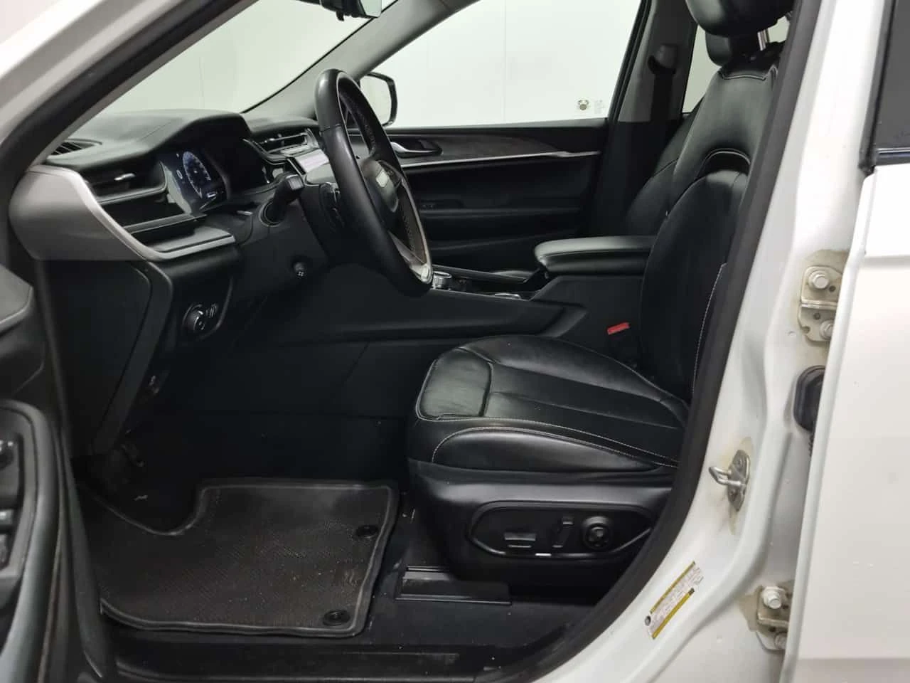 Jeep Grand cherokee * LIMITED * 360КАМ* ДИСТРОНИК* ОБДУХВАНЕ* ПАНОРАМА, снимка 8 - Автомобили и джипове - 54818875