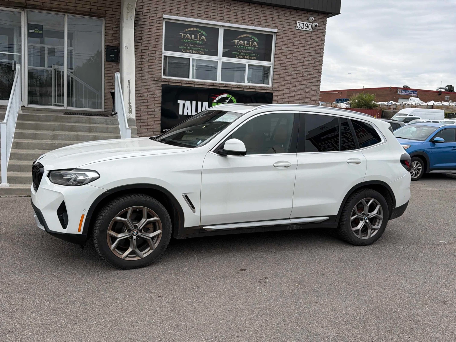 BMW X3 xDrive30i | CARFAX | АВТОКРЕДИТ БЕЗ ПЪРВОНАЧАЛНА , снимка 3 - Автомобили и джипове - 56151499