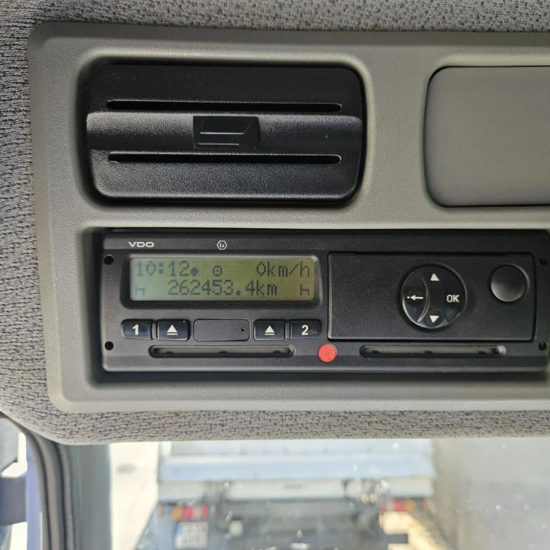 Mercedes-Benz Atego 818 падащ борд, 6.10 дължина фургон , снимка 5 - Камиони - 52618128