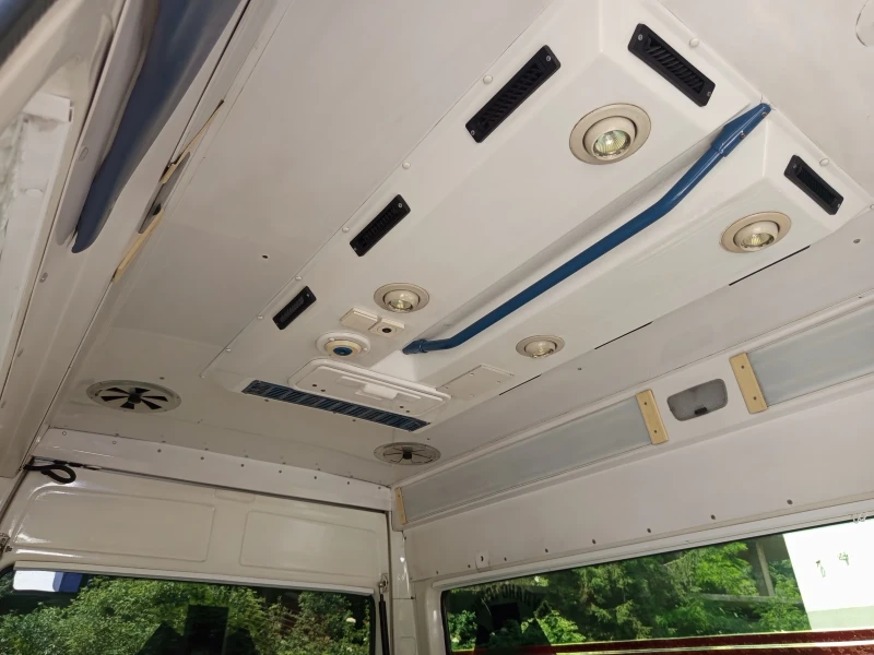 Кемпер Mercedes-Benz Sprinter 312 2.9 TD 122к.с, снимка 13 - Каравани и кемпери - 52998445