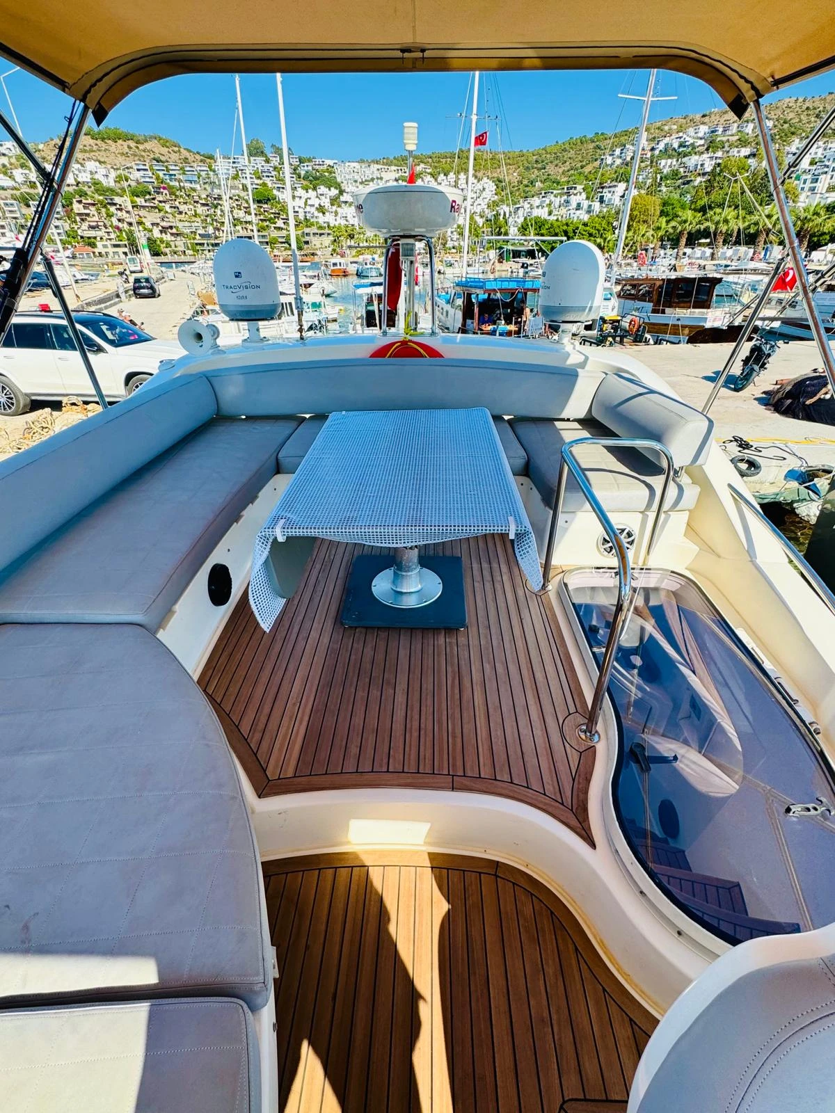 Моторна яхта Azimut 43 Fly, снимка 14 - Воден транспорт - 54456337
