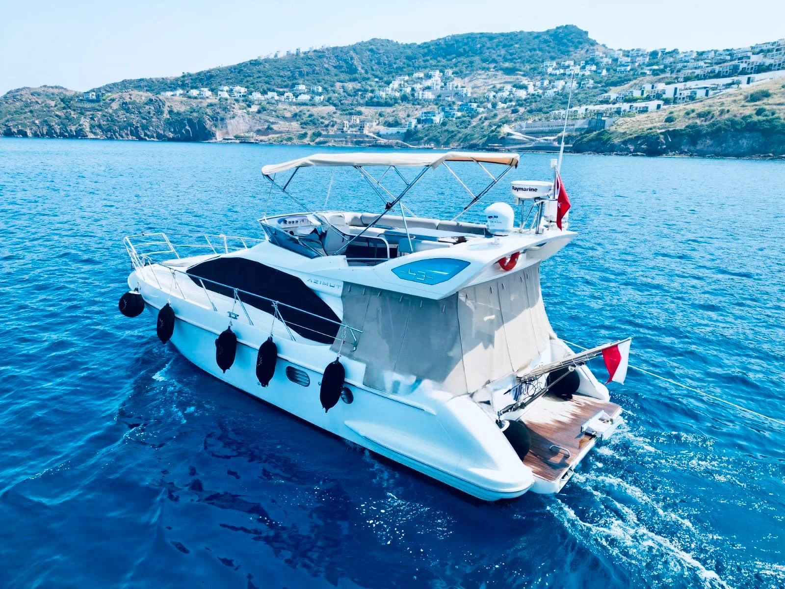 Моторна яхта Azimut 43 Fly, снимка 2 - Воден транспорт - 54456337