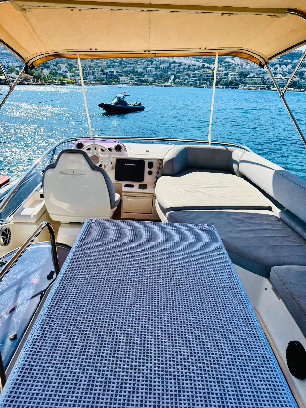 Моторна яхта Azimut 43 Fly, снимка 13 - Воден транспорт - 54456337