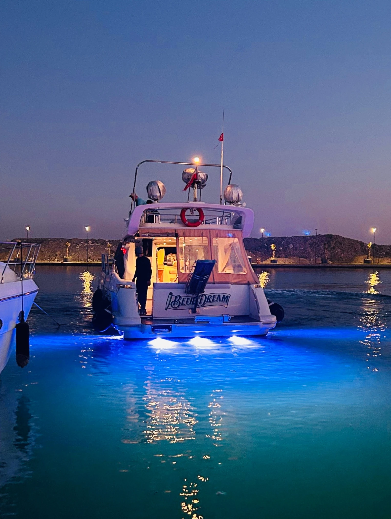 Моторна яхта Azimut 43 Fly, снимка 17 - Воден транспорт - 54456337