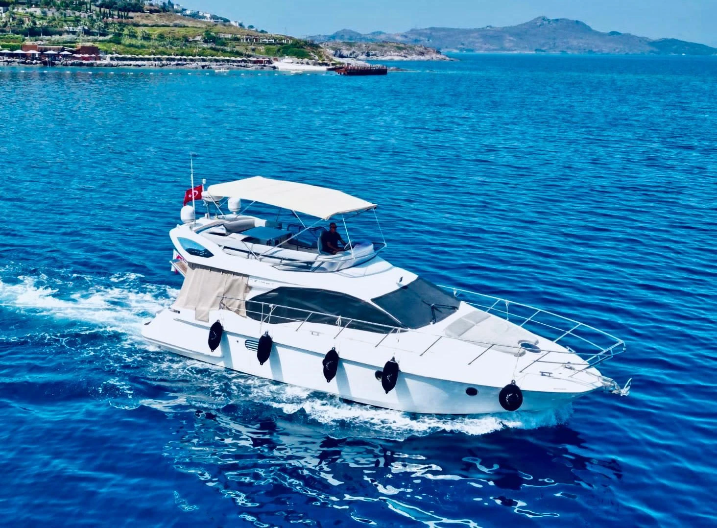 Моторна яхта Azimut 43 Fly