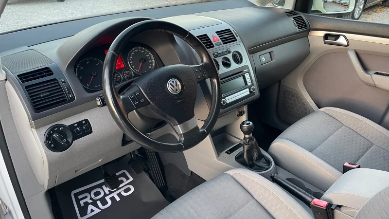 VW Touran 2.0TDI UNITED ЕДИН СОБСТВЕНИК СЕРВИЗНА ИСТОРИЯ, снимка 7 - Автомобили и джипове - 47792097