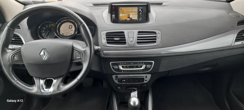 Renault Megane 1, 2i 4цл.Верига.Нави, снимка 11 - Автомобили и джипове - 51276410