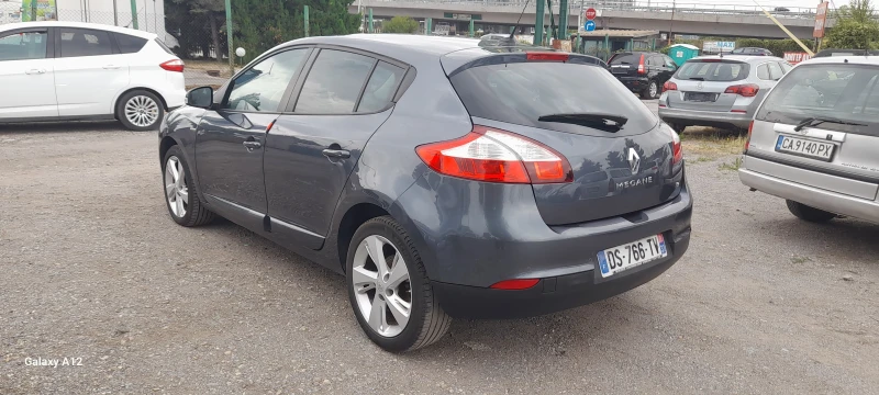 Renault Megane 1, 2i 4цл.Верига.Нави, снимка 4 - Автомобили и джипове - 51276410