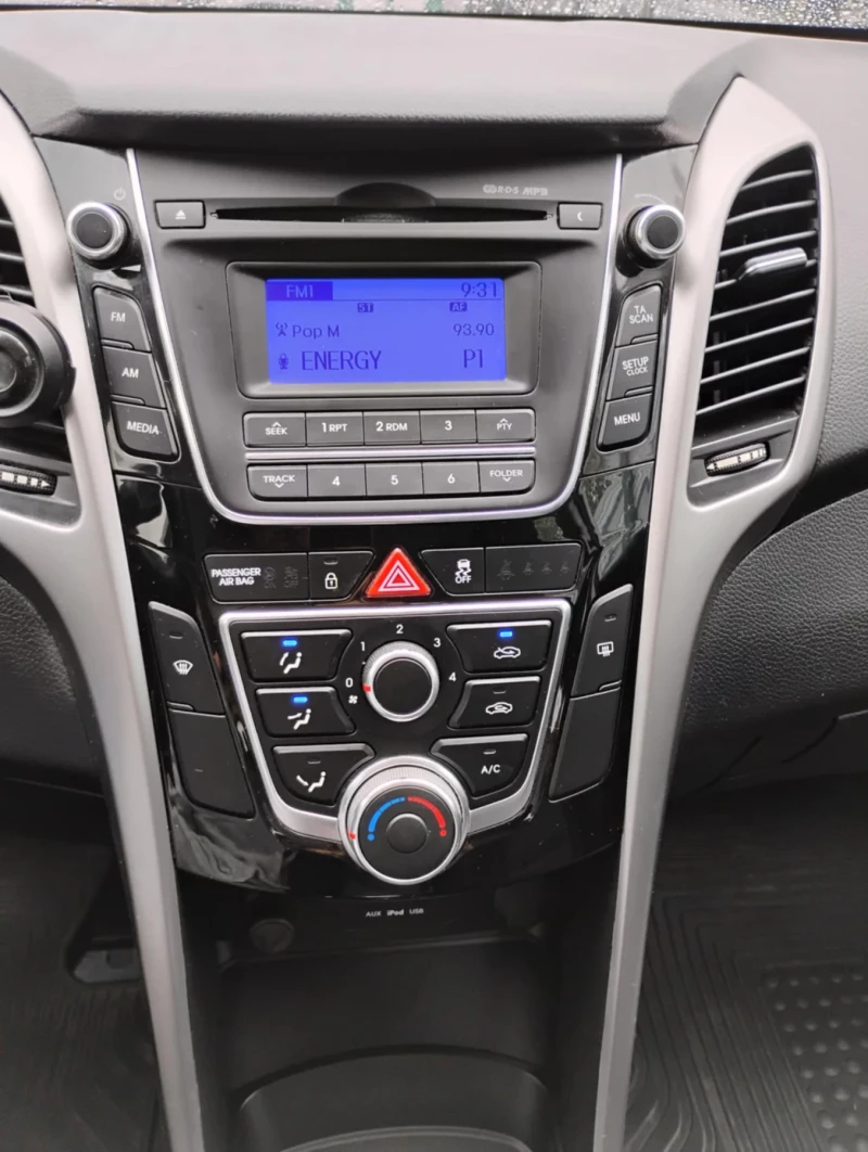 Hyundai I30 1.6 MPI , снимка 10 - Автомобили и джипове - 51946403